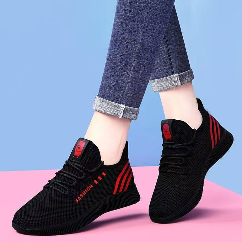 New Women's Slip-On Shoes Lightweight Breathable Mom Shoes Comfortable Versatile Fashion Athletic Casual Walking Shoes