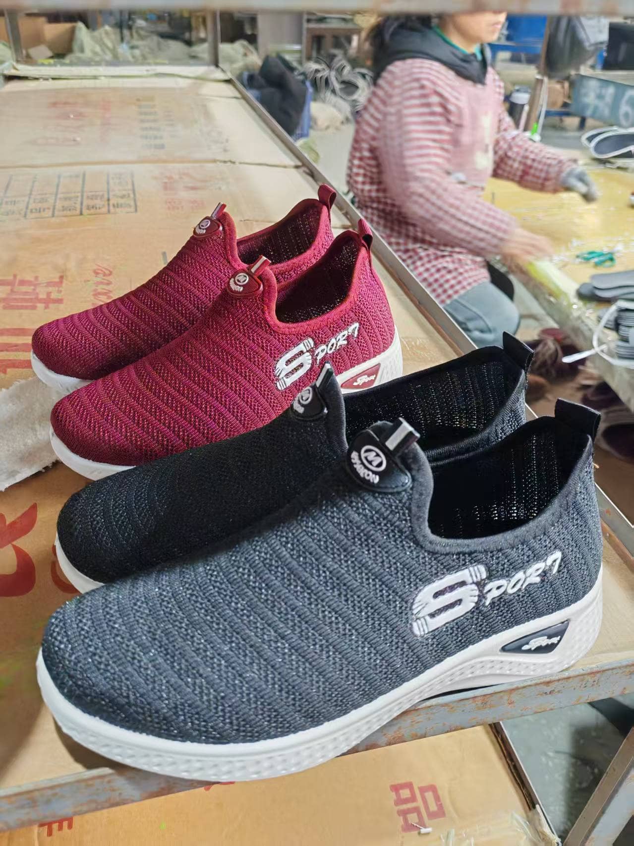 New Women's Flyknit Athletic Shoes Soft Sole Anti-Slip Breathable Dance Walking Sneakers