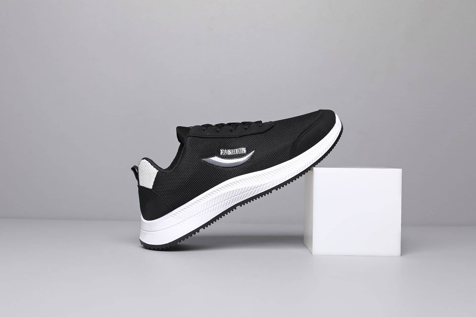 Men's Breathable Mesh Casual Athletic Sneakers Lightweight Wear-Resistant Flyknit Running Shoes