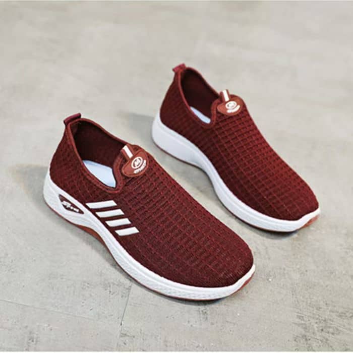 New Women's Slip-On Shoes Lightweight Breathable Mom Shoes Comfortable Versatile Fashion Athletic Casual Walking Shoes