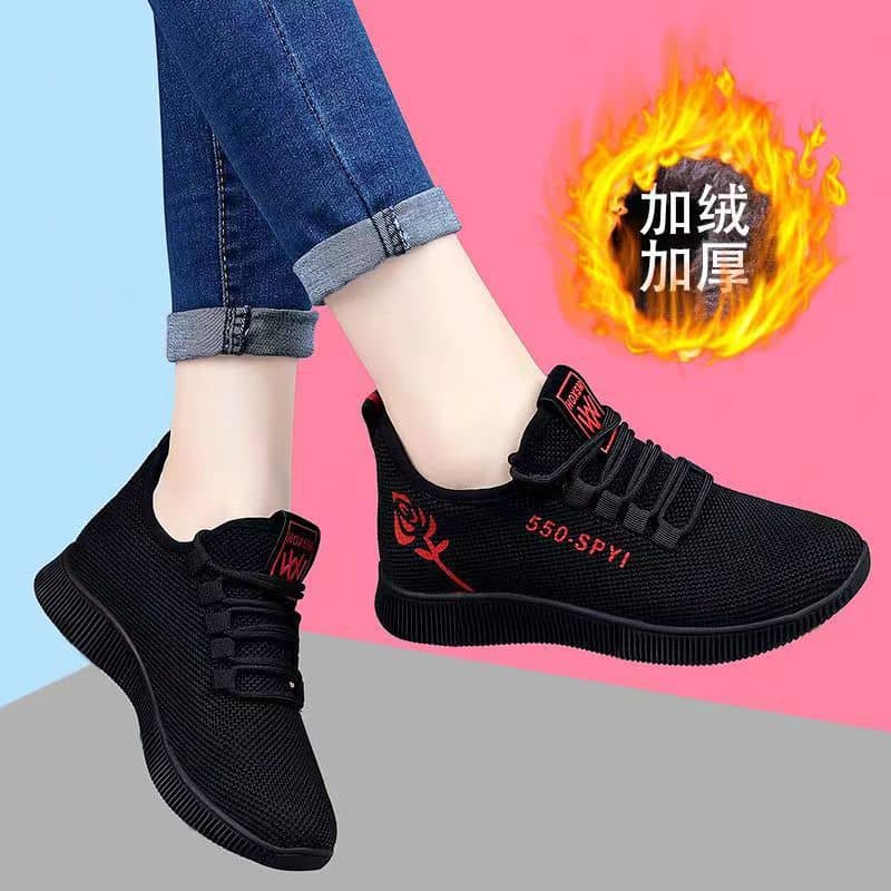 New Spring Breathable Comfortable Cloth Shoes for Women Lightweight Casual Walking Sneakers