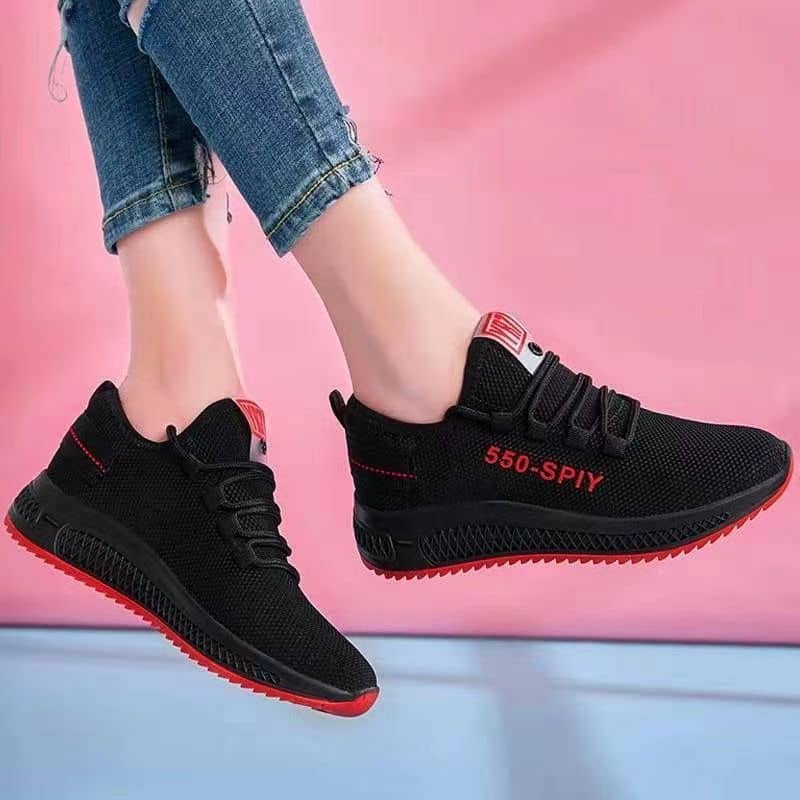 New Women's Slip-On Shoes Lightweight Breathable Mom Shoes Comfortable Versatile Fashion Athletic Casual Walking Shoes