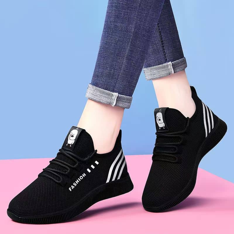 New Women's Slip-On Shoes Lightweight Breathable Mom Shoes Comfortable Versatile Fashion Athletic Casual Walking Shoes